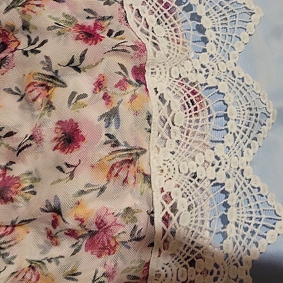 Woman's top - Picture 6 of 6